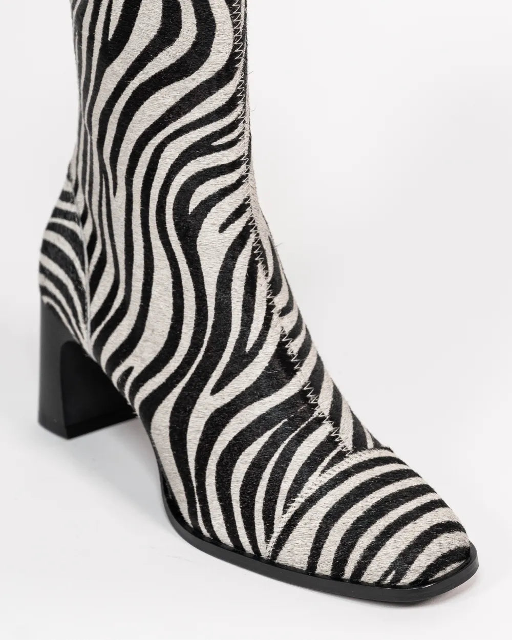 bottines talon fin élégante et féminine cuir style zèbre