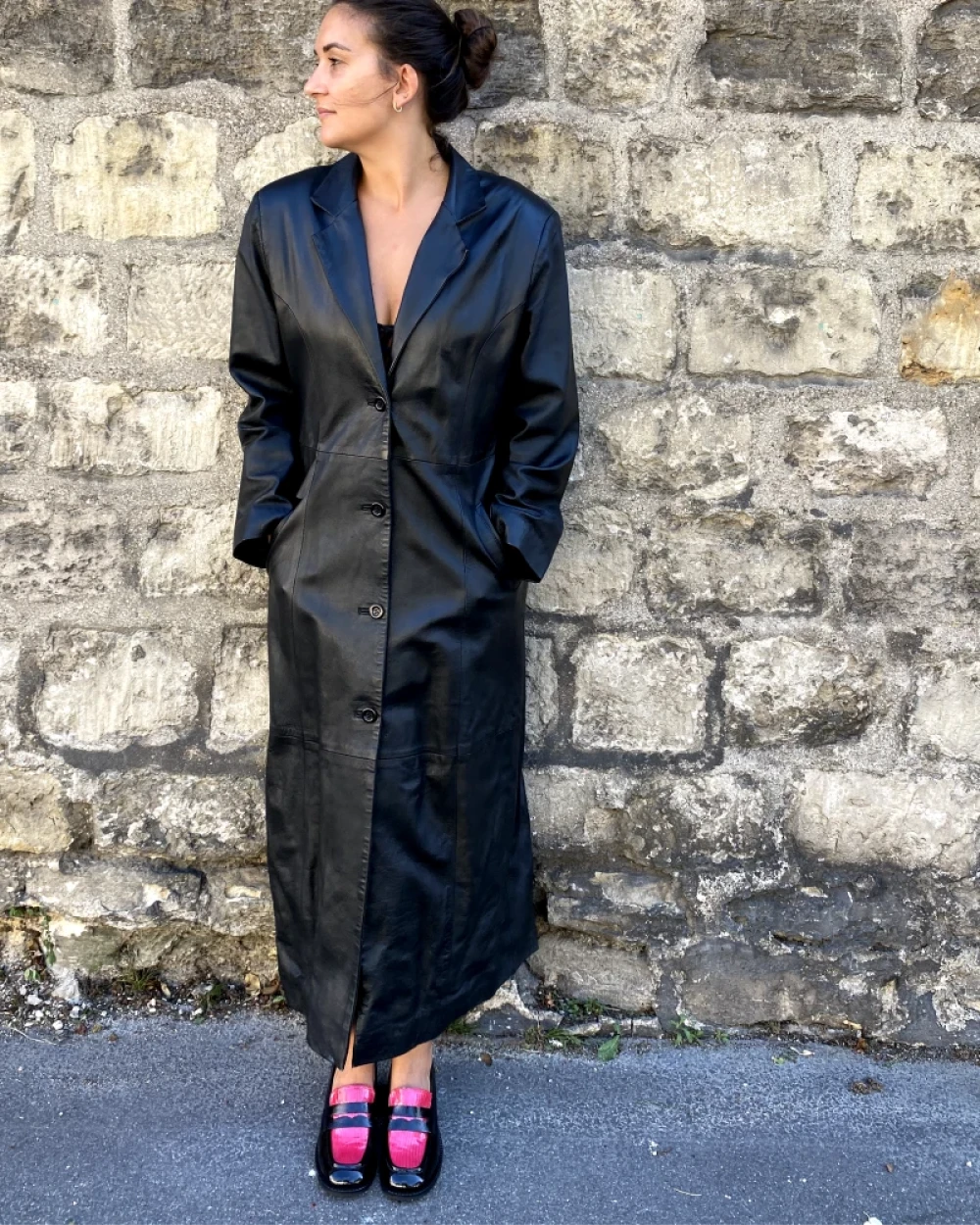 découvrez PABLO Mon chéri, le mocassin cuir noir et fuchsia pour une touche colorée au bureau