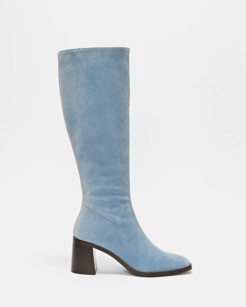 CRISTOBAL les bottes à talons épais au style retro et cuir d'exception upcyclé daim bleu ciel.