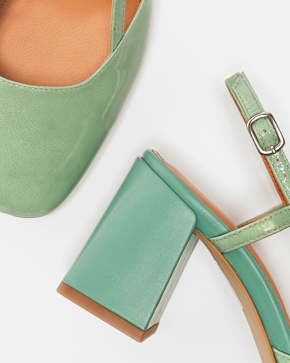 Les slingbacks FERNANDO en cuir vernis vert d'eau et cuir bleu azur, des souliers féminins, élégants et confortables